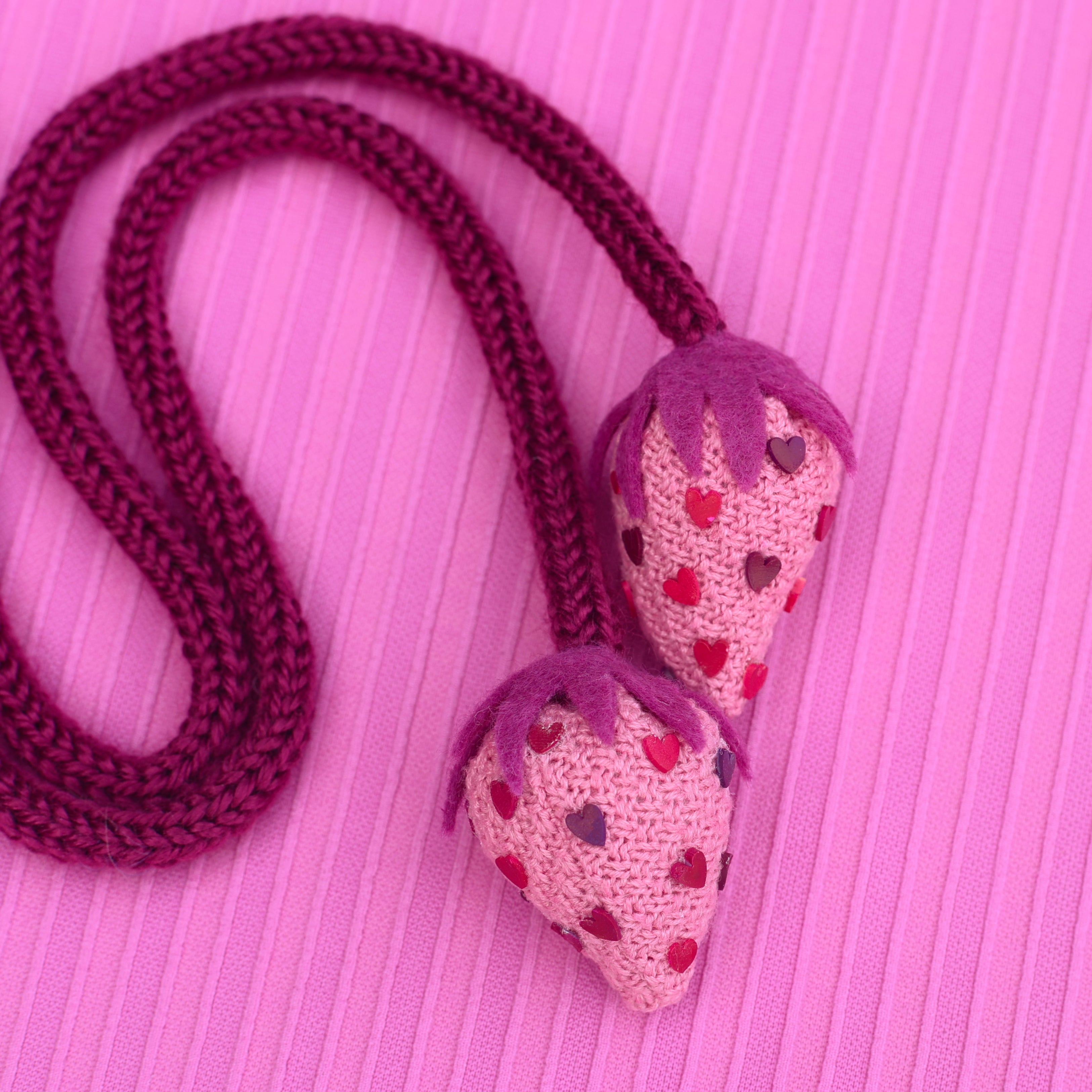 knit monochromatic strawberry with heart seeds!