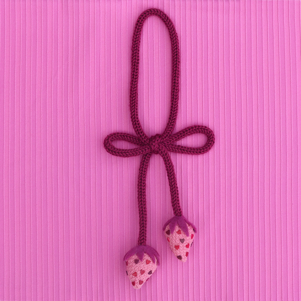 knit monochromatic strawberry with heart seeds!