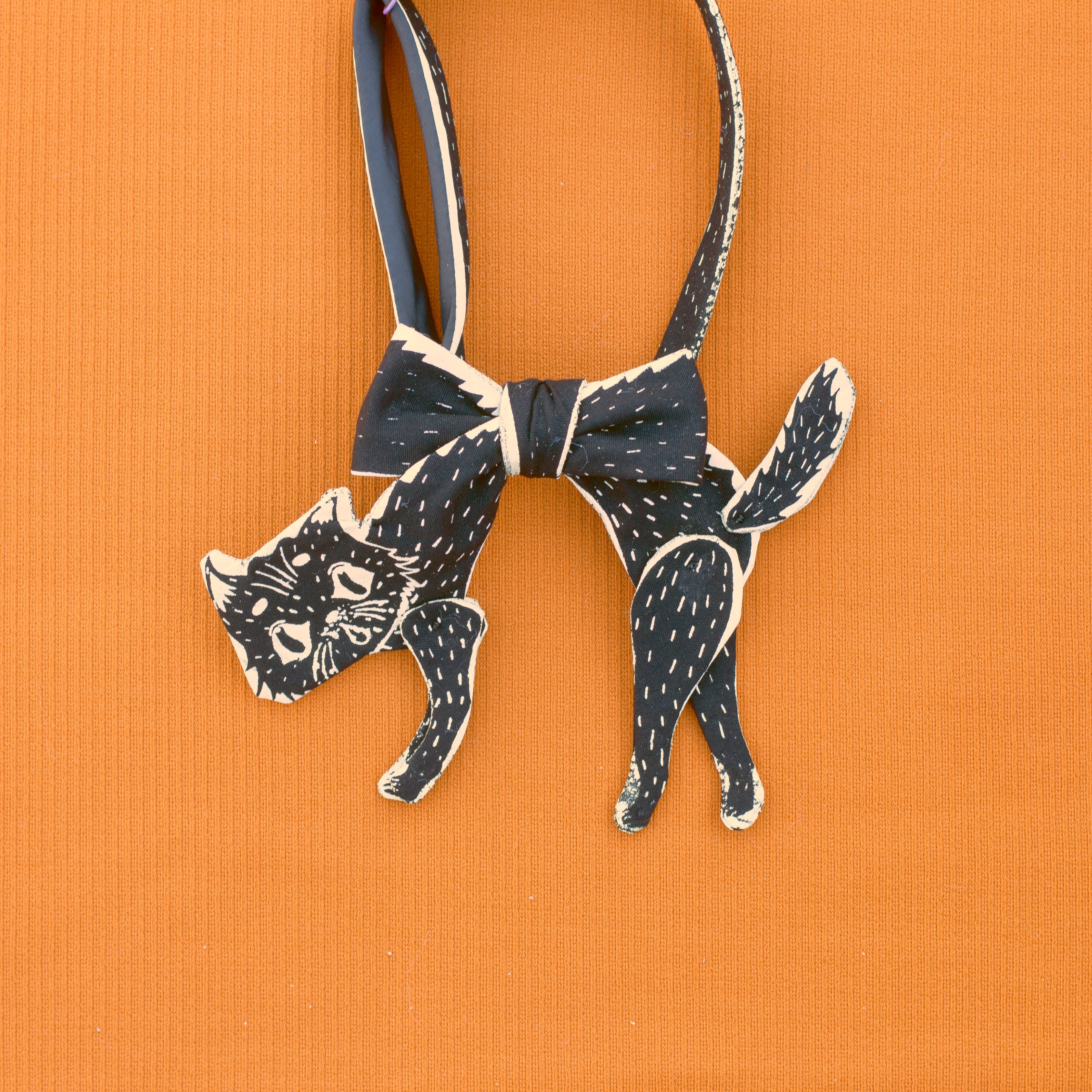 Scaredy cat tie