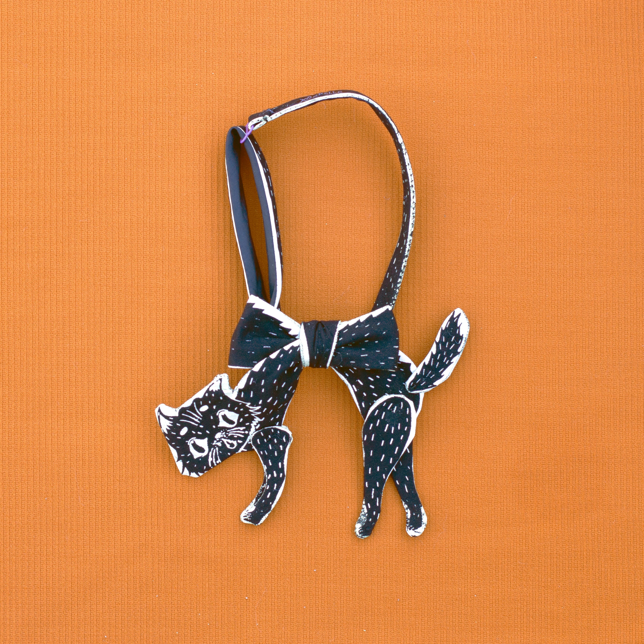 Scaredy cat tie