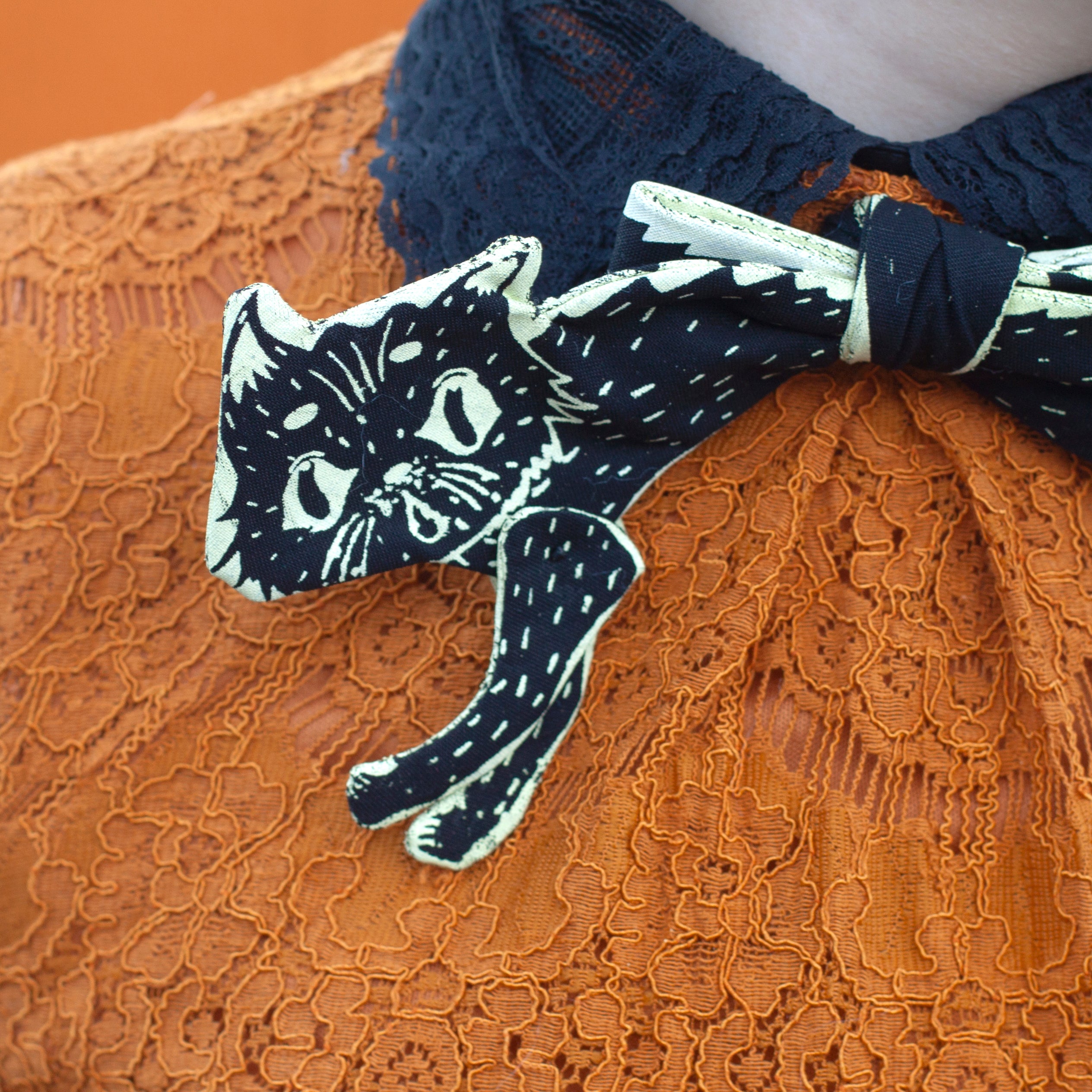 Scaredy cat tie